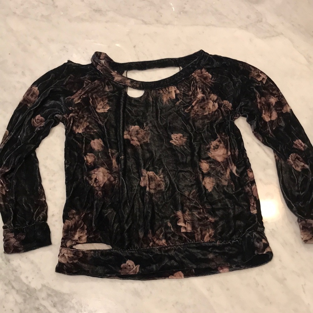 🌙Urban Outfitters Cut-Out Velvet Floral Top✨